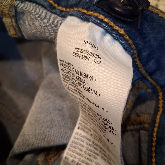 Levi's Blue Girlfriend Midi Denim Shorts Size 10 - Picture 3 of 4